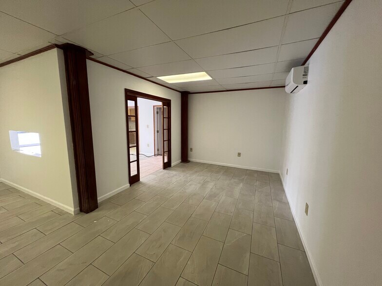 More Photos Of 1295 Toll rd, Effort Flex For Lease