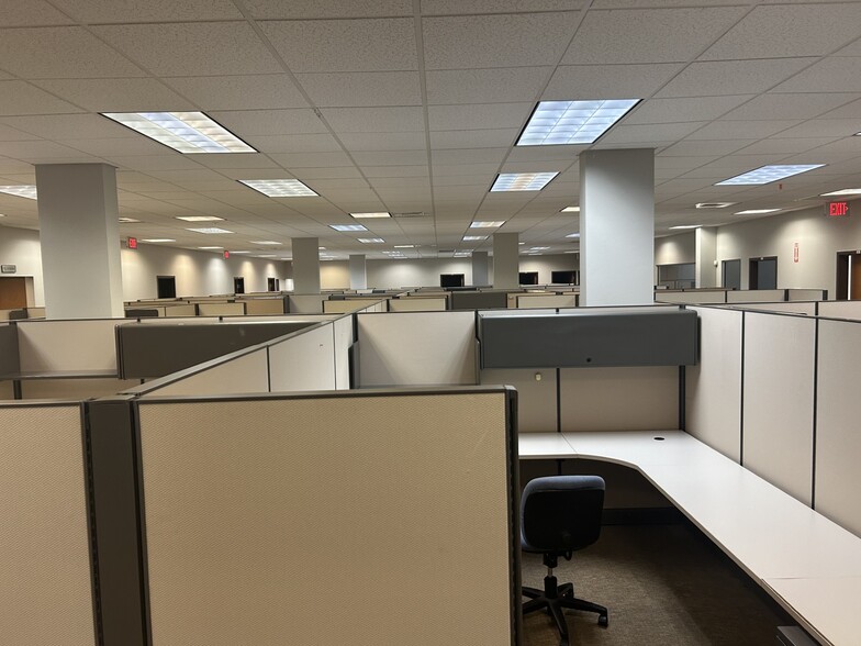 More Photos Of 13528 Prestige Pl, Tampa Loft Creative Space For Lease