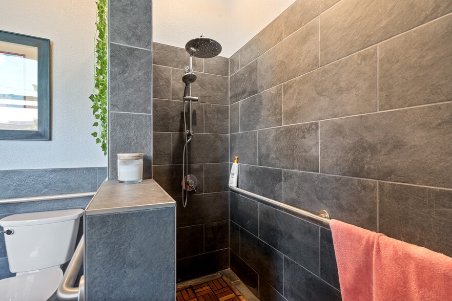 More Photos Of 106 W J St, Benicia Office For Sale