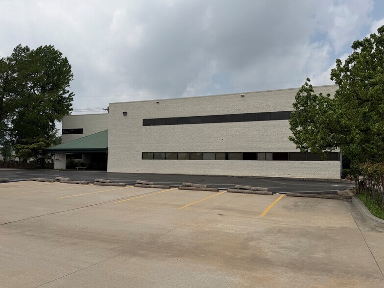 More Photos Of 707 24th Ave SW, Norman Medical For Sale