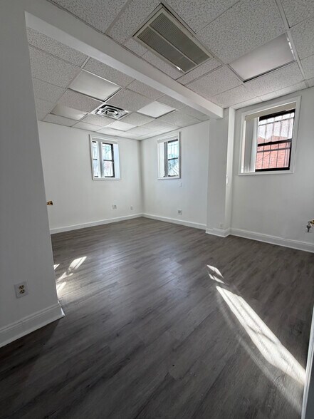 More Photos Of 7840 164th St, Fresh Meadows Apartments For Lease