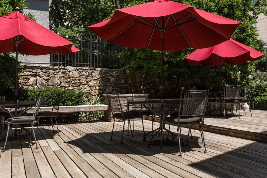 More Photos Of 116 E 46th St, Kansas City Hospitality For Sale