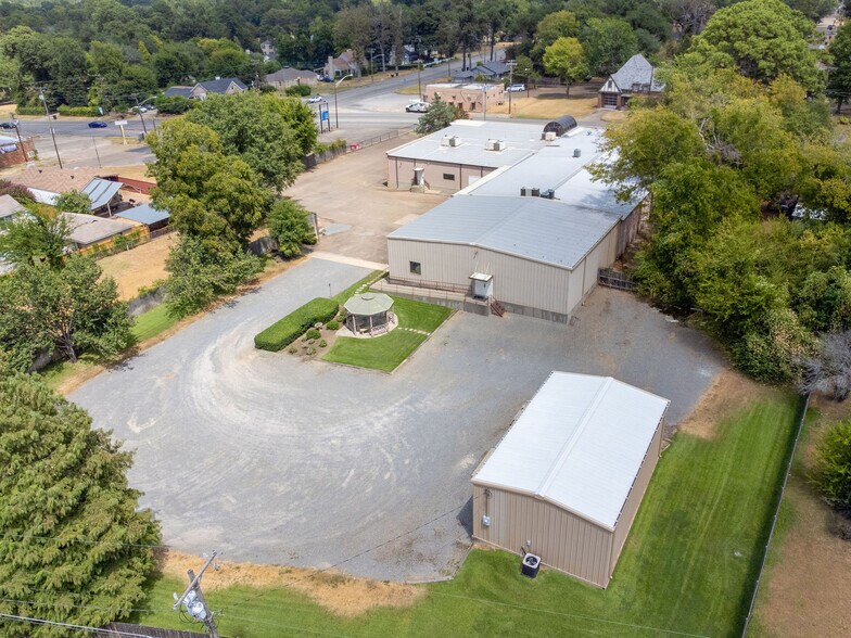 More Photos Of 611 S Mobberly Ave, Longview Flex For Sale