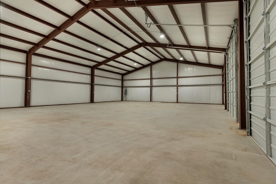 More Photos Of 5504 County Road 2646, Royse City Light Distribution For Lease