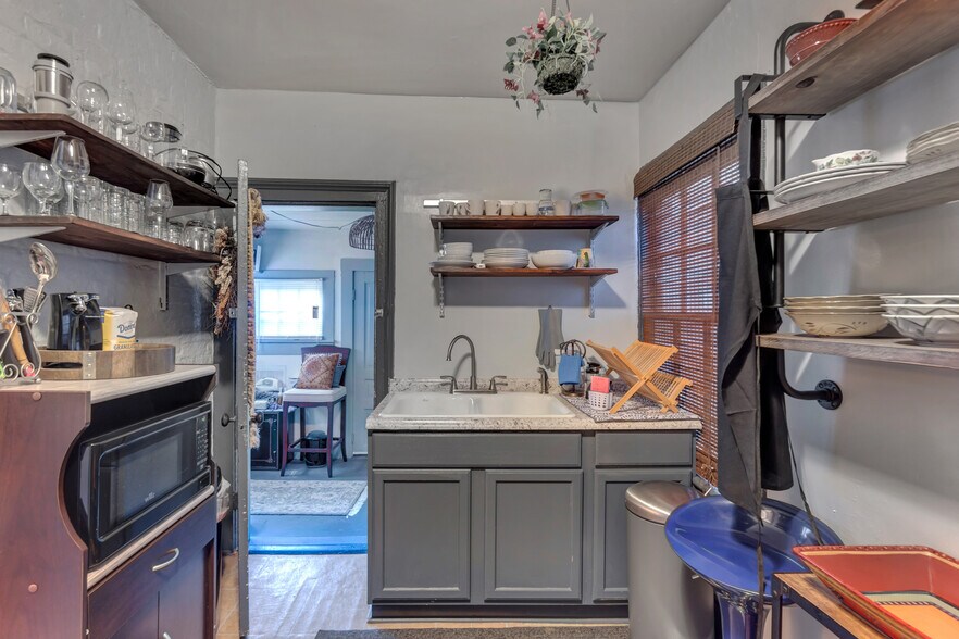 More Photos Of 834 Monticello Rd, Charlottesville Storefront Retail Residential For Sale