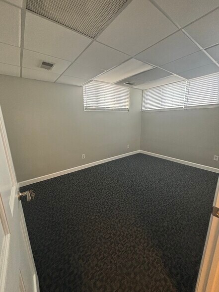 More Photos Of 1640 Axtell Dr, Troy Medical For Lease