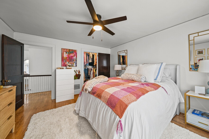 More Photos Of 610 Hawthorne Ln, Charlotte Office Residential For Sale
