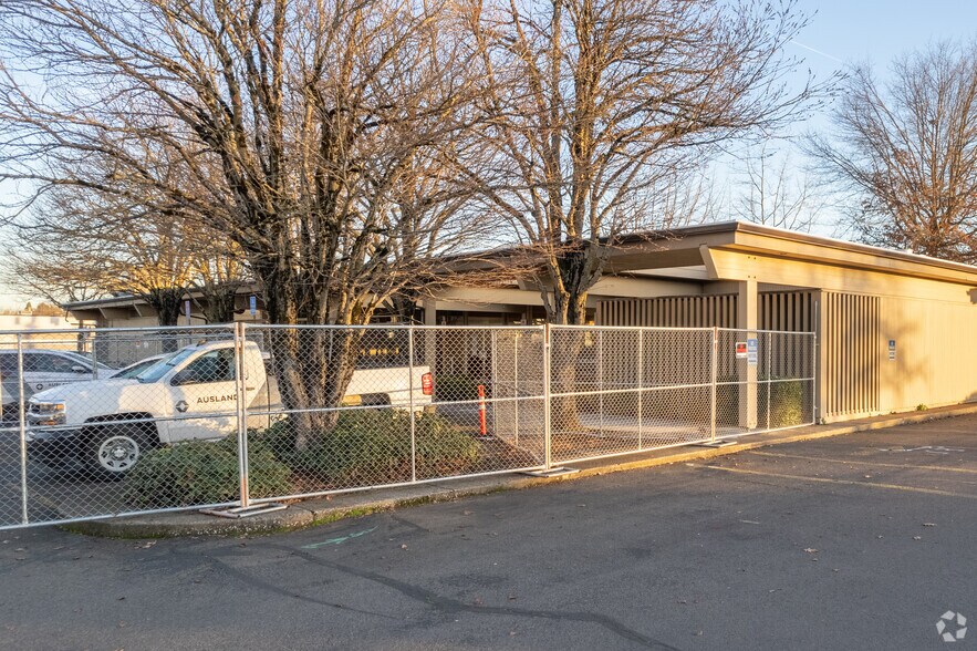More Photos Of 1717 W 7th Ave, Eugene Bank For Lease