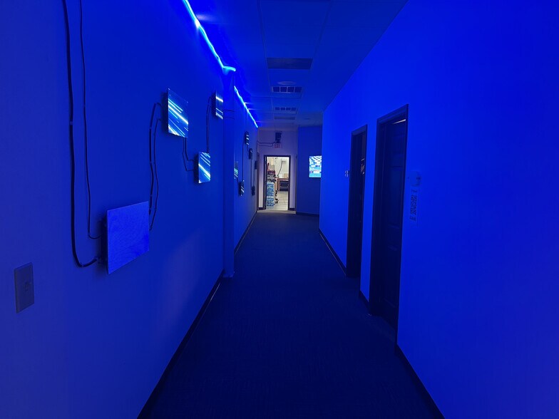 More Photos Of 4501 Vineland Rd, Orlando Showroom For Lease