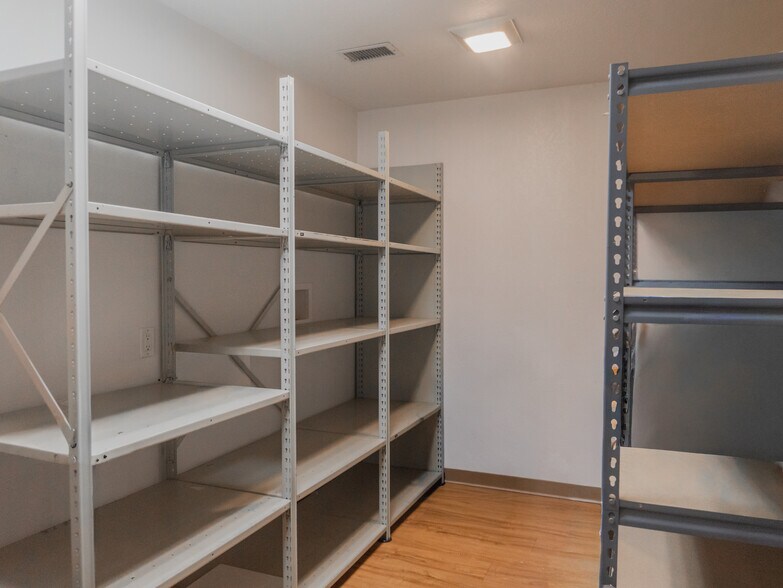 More Photos Of 1604 2nd Ave, Council Bluffs Office For Sale