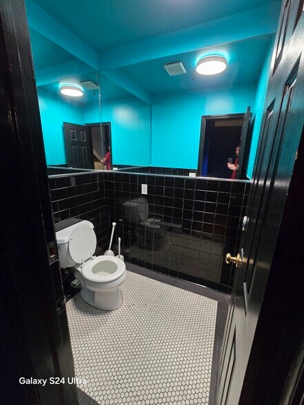 More Photos Of 411 W 39th St, New York Apartments For Lease