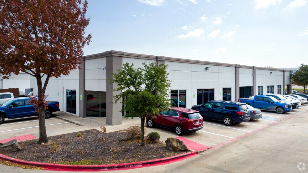 More Photos Of 604 Henrietta Creek Rd, Roanoke Showroom For Lease