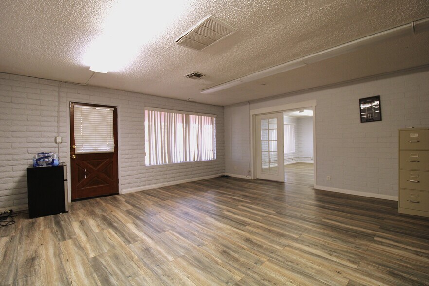 More Photos Of 1000 W Apache Trl, Apache Junction Freestanding For Sale