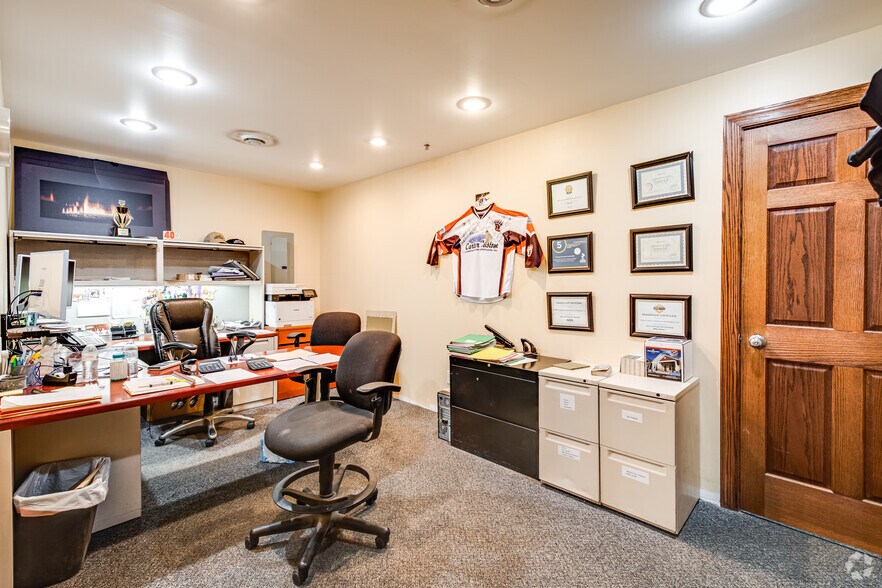 More Photos Of 3276 Fanum Rd, Vadnais Heights Service For Lease