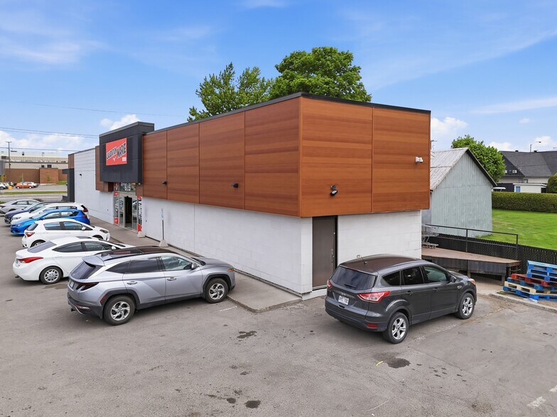 More Photos Of 625 Av 11E, Saint-jerome Freestanding For Lease