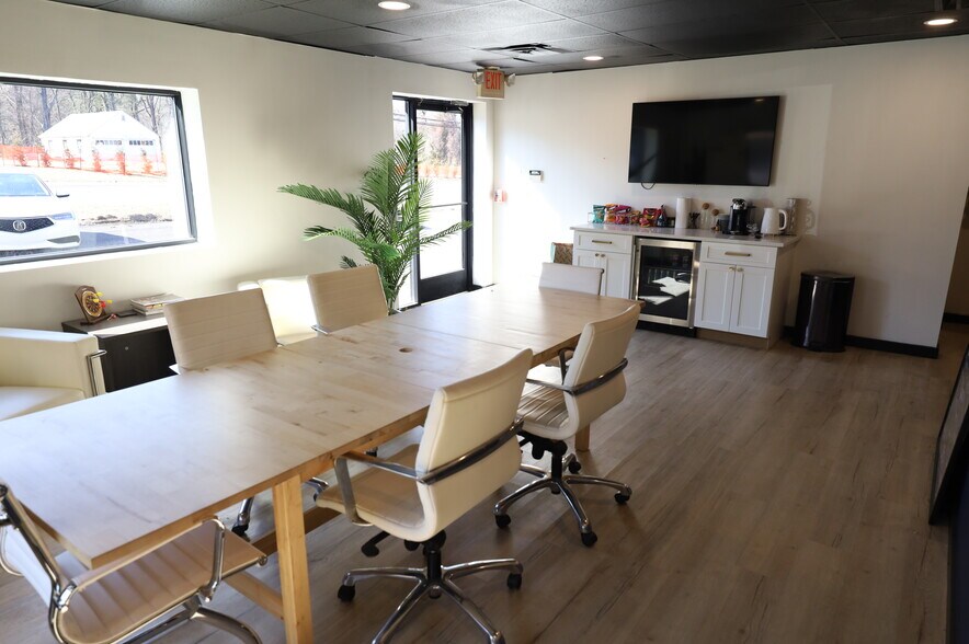 More Photos Of 1615 Bustleton Pike, Feasterville Trevose Warehouse For Lease