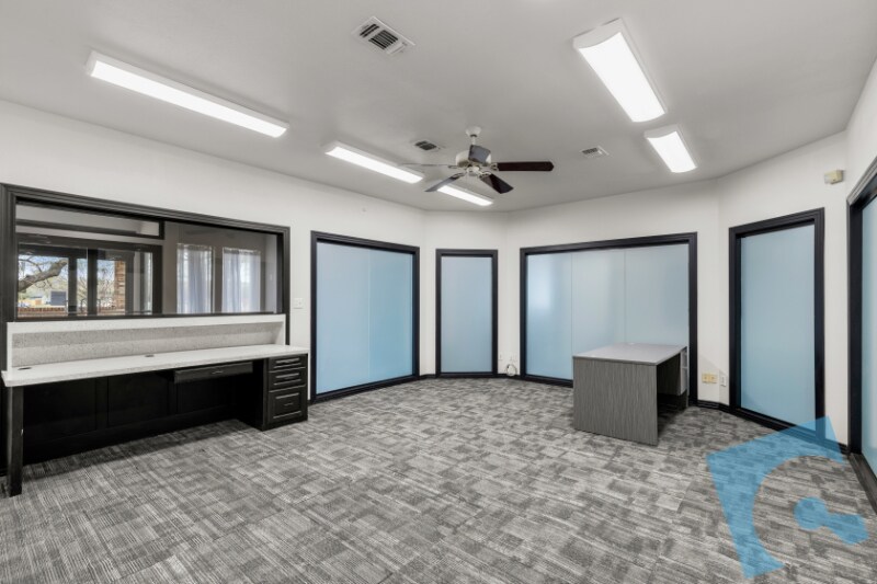 More Photos Of 501 W Harwood Rd, Hurst Medical For Lease