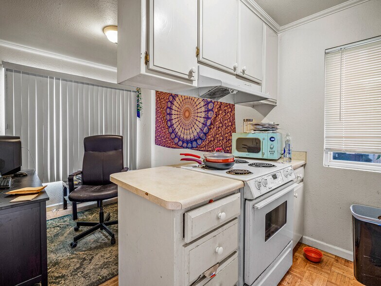 More Photos Of 718 13th St, Sacramento Multifamily For Sale