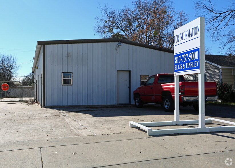 More Photos Of 7621 Harwell St, Fort Worth Light Distribution For Sale