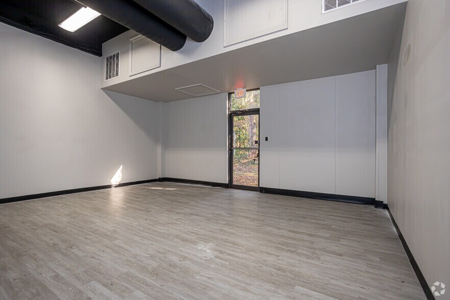 More Photos Of 3315 Demetropolis Rd, Mobile Office For Sale