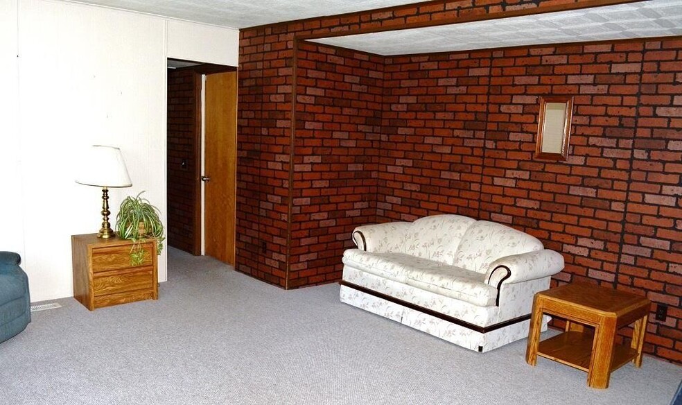 More Photos Of 8036 N Clare Ave, Harrison Convenience Store For Sale