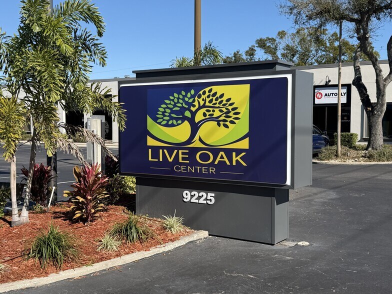 More Photos Of 9225 Ulmerton Rd, Largo Light Manufacturing For Sale