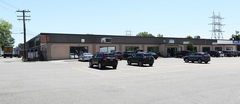 Primary Photo Of 303 Winding Rd, Old Bethpage Warehouse For Lease
