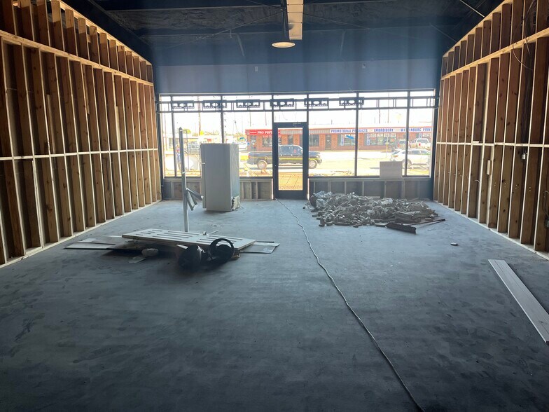More Photos Of 203 N Meyer St, Sealy Storefront Retail Office For Lease