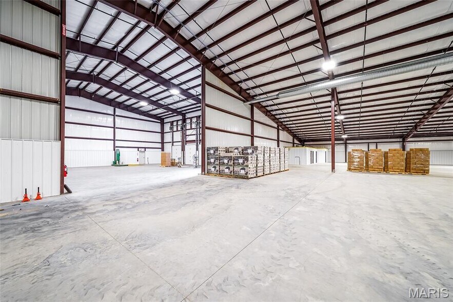 More Photos Of 100 Industrial Dr, New Haven Warehouse For Lease