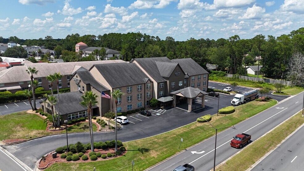 More Photos Of 135 The Lakes Blvd, Kingsland Hotel For Sale