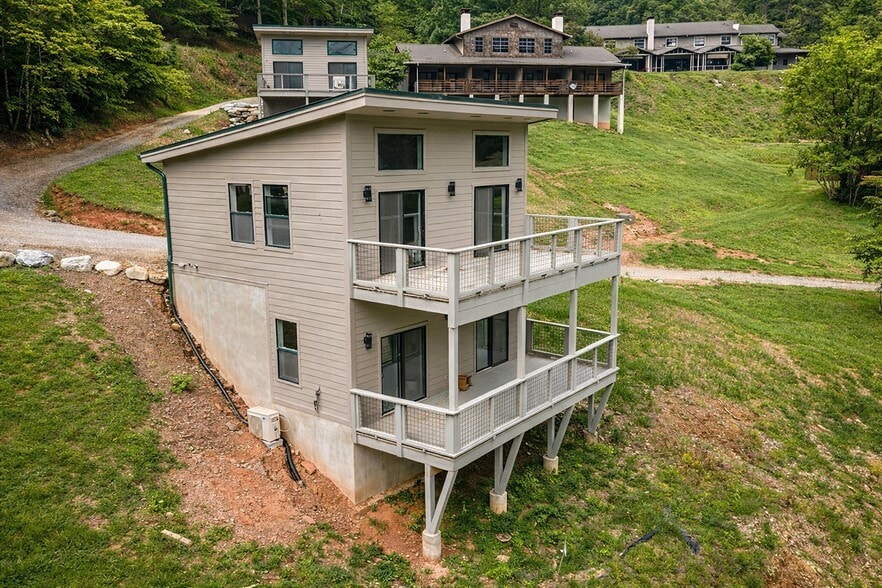 More Photos Of 9400 US-19 W, Bryson City Hotel For Sale