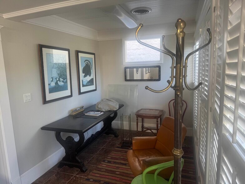 More Photos Of 4611 Bryce Ave, Fort Worth Office For Lease