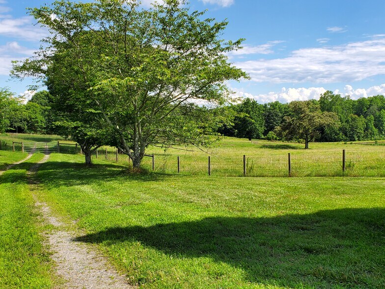 More Photos Of 999 Settles Rd, Suwanee Land For Lease