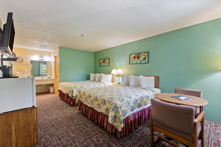 More Photos Of 3031 E Van Buren, Eureka Springs Hotel For Sale