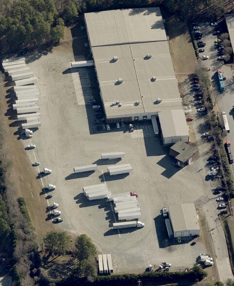 More Photos Of 10028 Metromont Industrial Blvd, Charlotte Warehouse For Lease