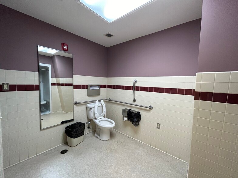 More Photos Of 213-221 Sterling Farm Dr, Jackson Medical For Lease