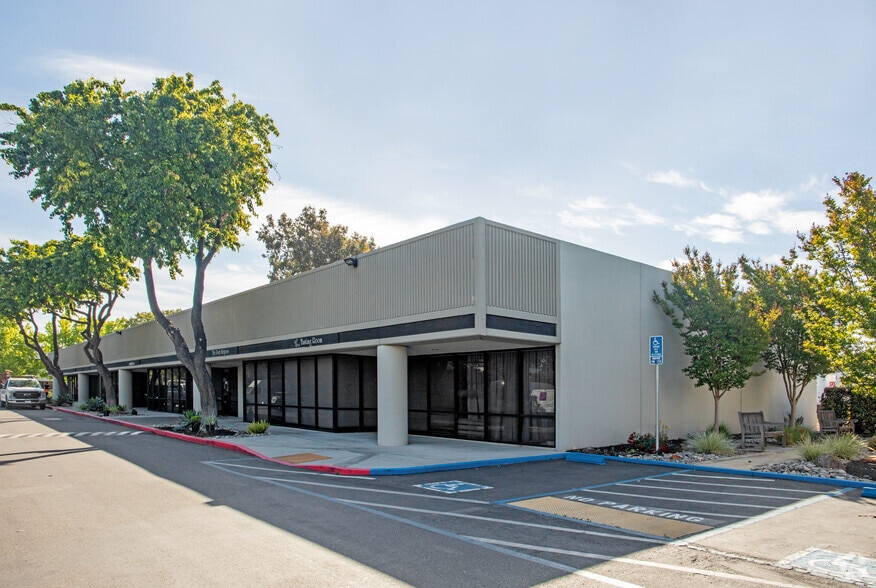 More Photos Of 780 Montague Expy, San Jose Showroom For Lease