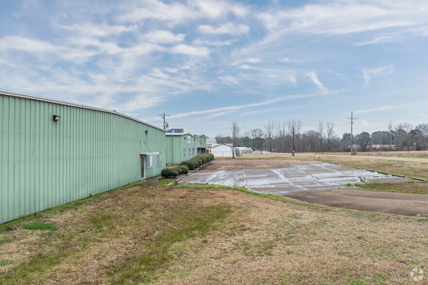 More Photos Of 120 Saint Charles Ave, Flora Manufacturing For Sale