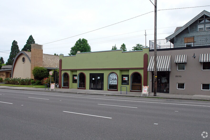 More Photos Of 2121 NE Broadway St, Portland Storefront For Sale