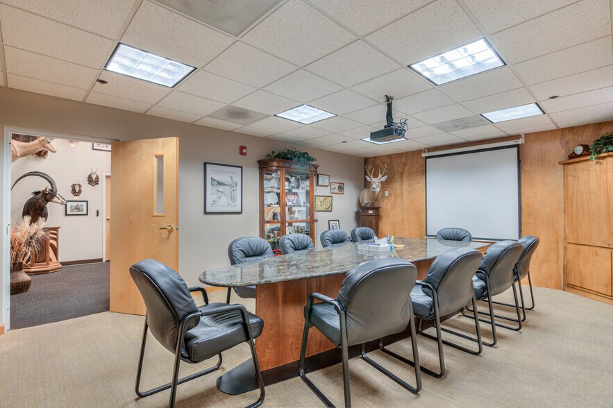 More Photos Of 107 SW Columbia St, Bend Flex For Sale