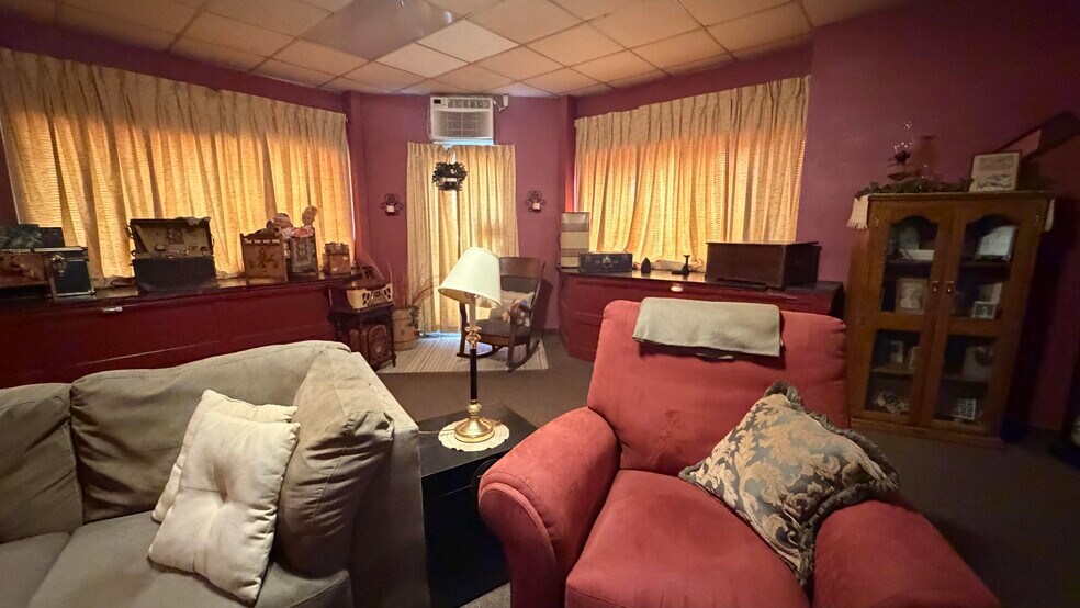 More Photos Of 297 Oak St, Dallas City Apartments For Sale
