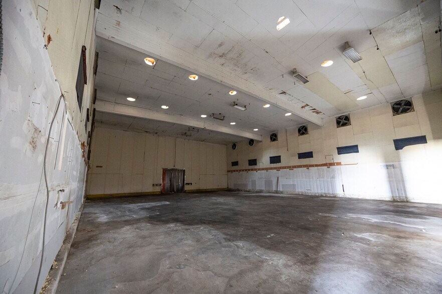 More Photos Of 200 N Uruapan Way, Dinuba Warehouse For Sale