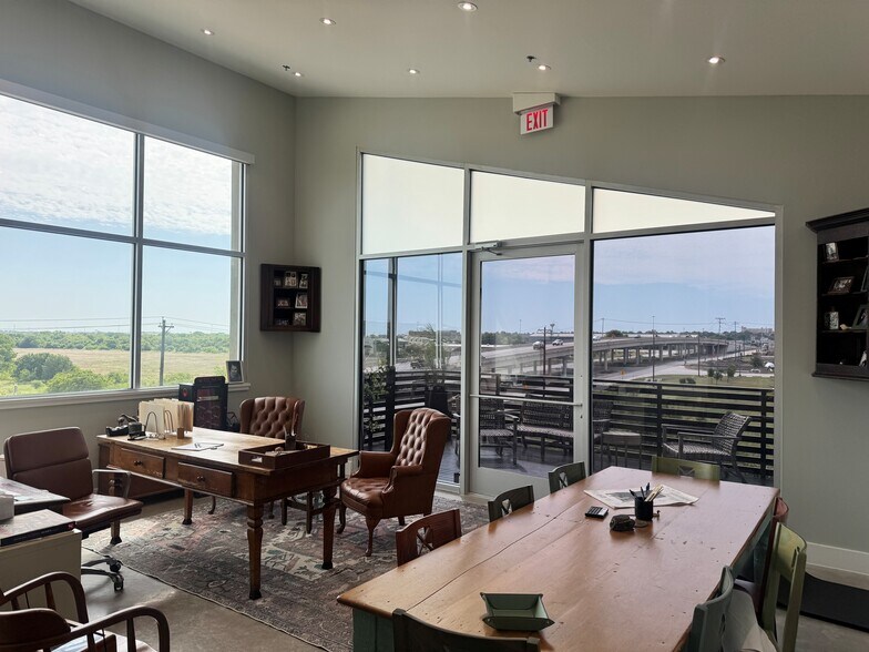 More Photos Of 330 Wonder World Dr, San Marcos Loft Creative Space For Sale