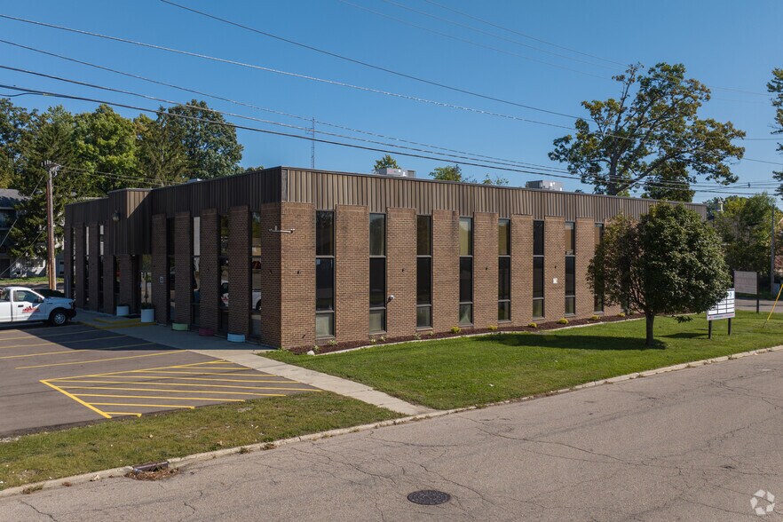 More Photos Of 835 Louisa St, Lansing Office For Lease