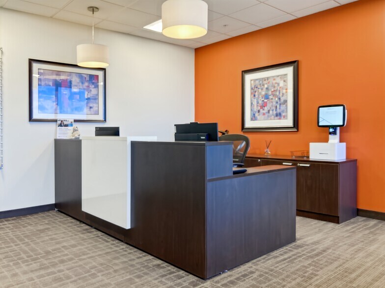 More Photos Of 3131 S vaughn Way, Aurora Unknown For Lease