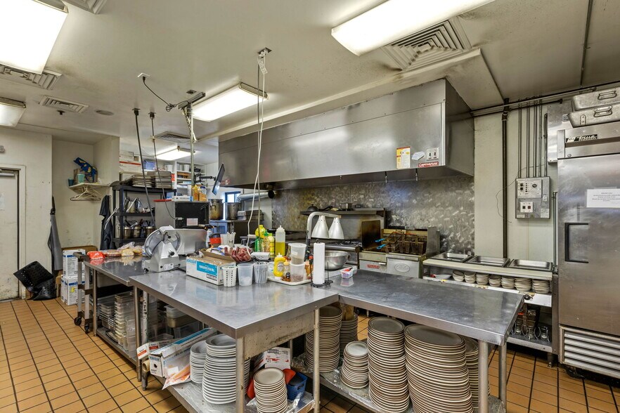 More Photos Of 5100-N Star Blvd, Great Falls Storefront Retail Office For Sale