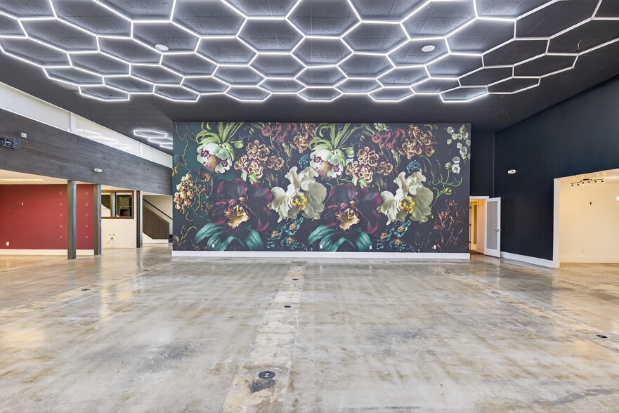 More Photos Of 1895 E Main St, Ventura General Retail For Sale