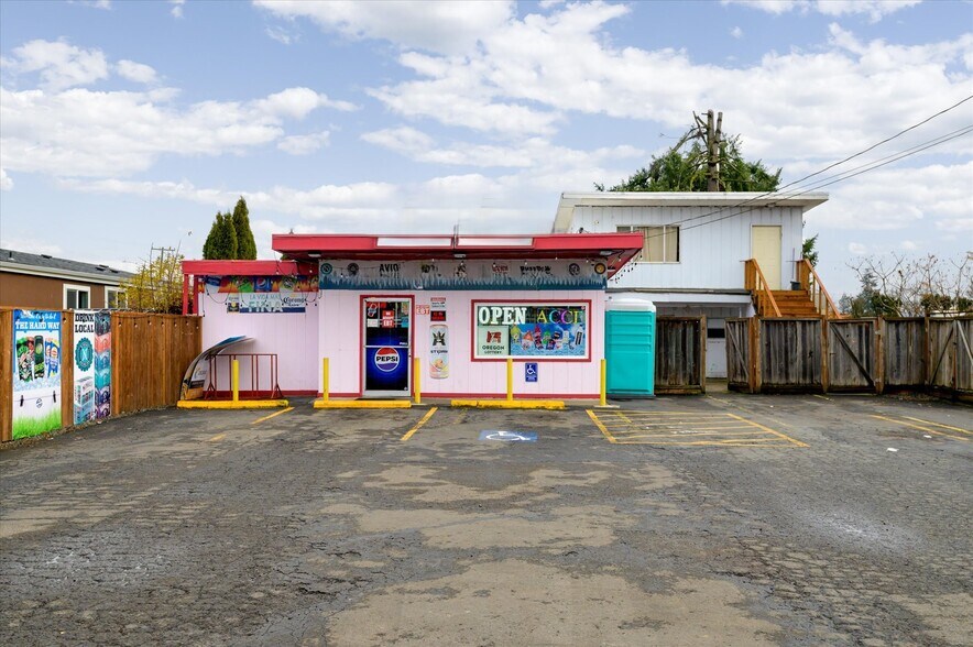 Primary Photo Of 1279 35th St, Springfield Storefront Retail Residential For Sale