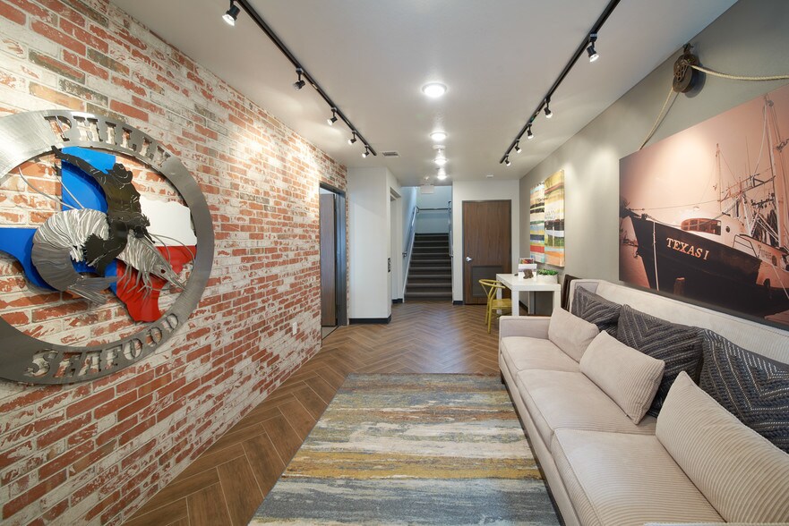 More Photos Of Greatwood Parkway, Sugar Land Office For Sale