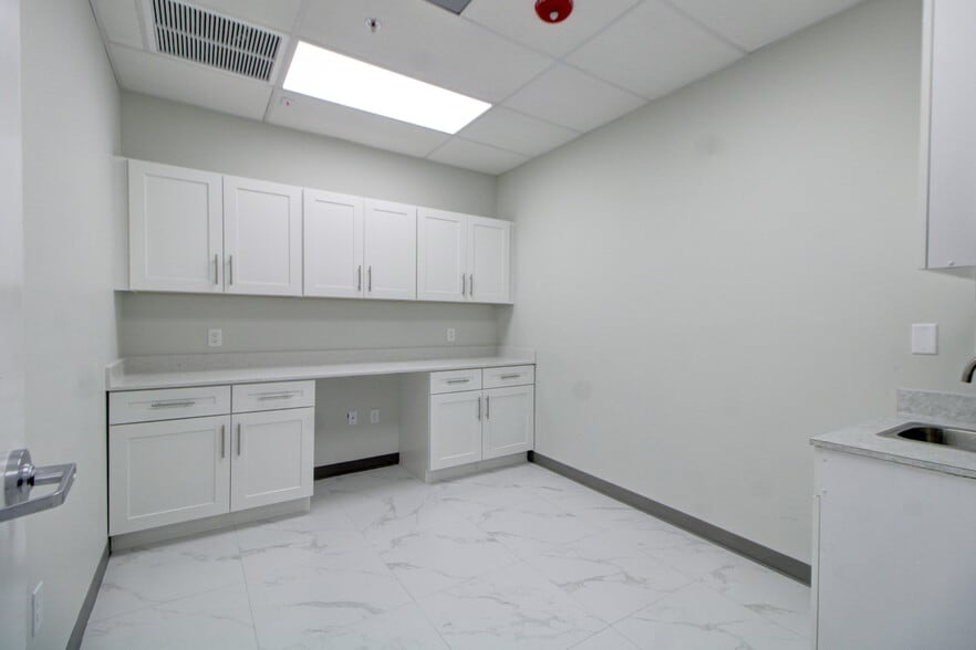 More Photos Of 304 N Krome Ave, Homestead Medical For Lease